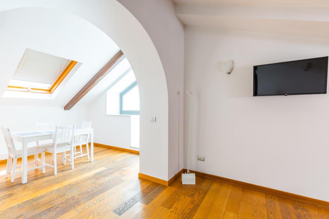 Attico Al Duomo By Napoliapartments Esterno foto