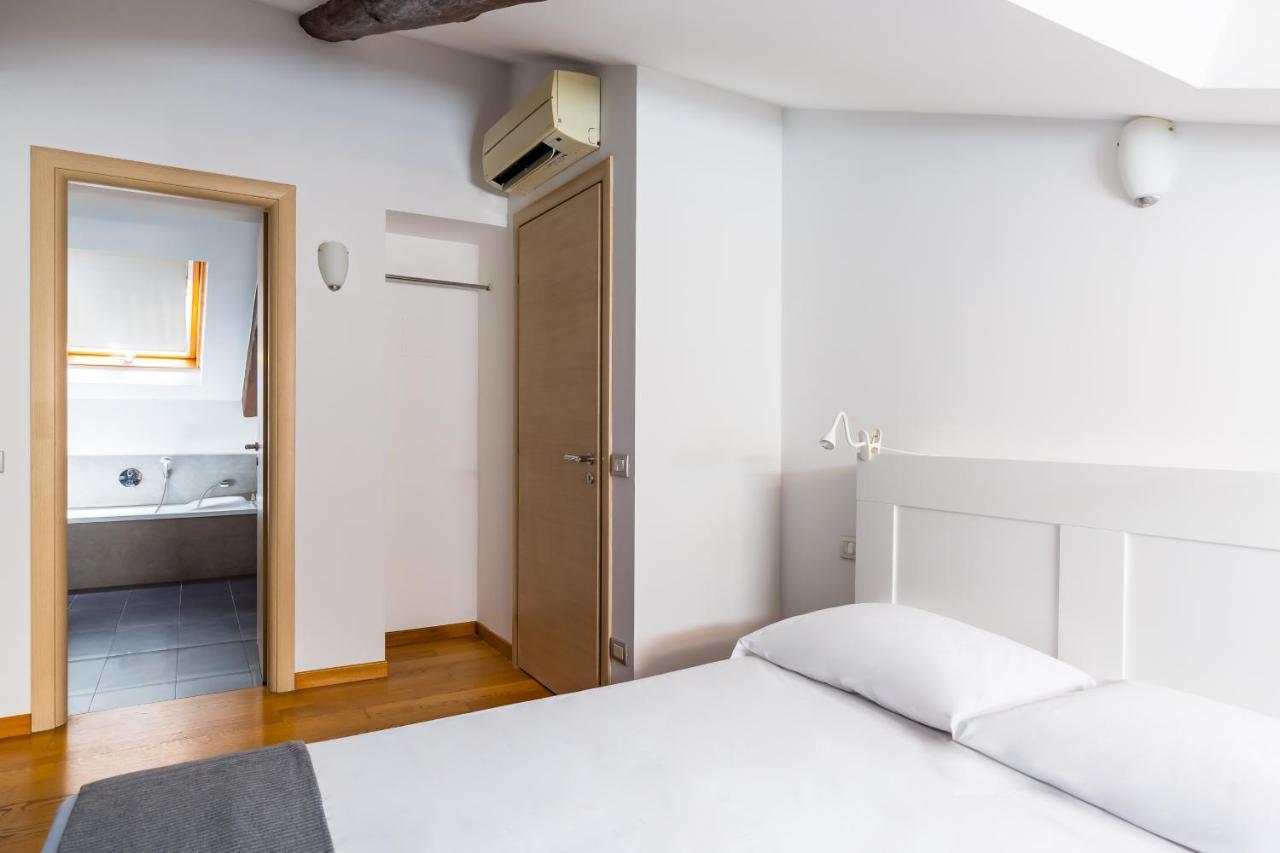 Attico Al Duomo By Napoliapartments Esterno foto